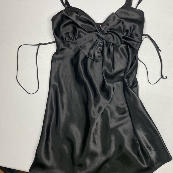 LVR BLK Satin-like Short Nightgown, S. *P1045 - Picture 1 of 4
